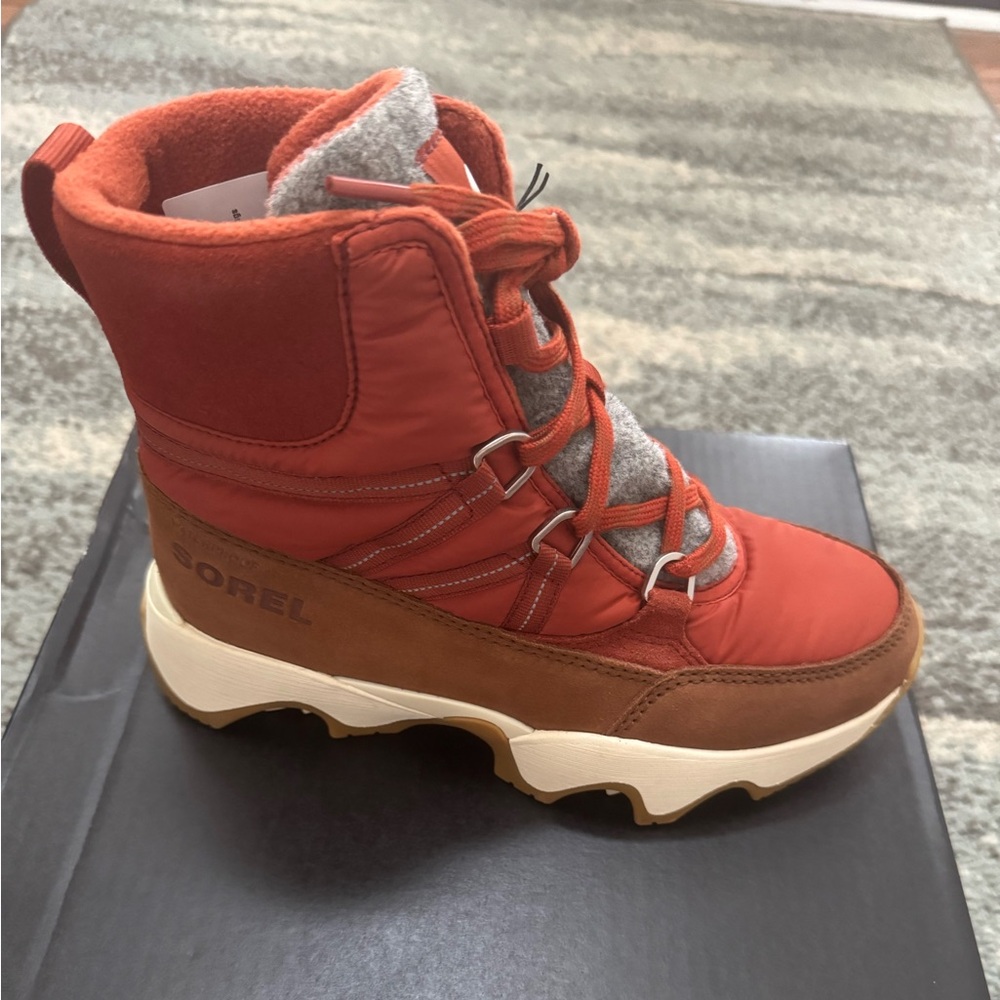 Sorel Women’s Kinetic Impact Sport WP Size 8.5